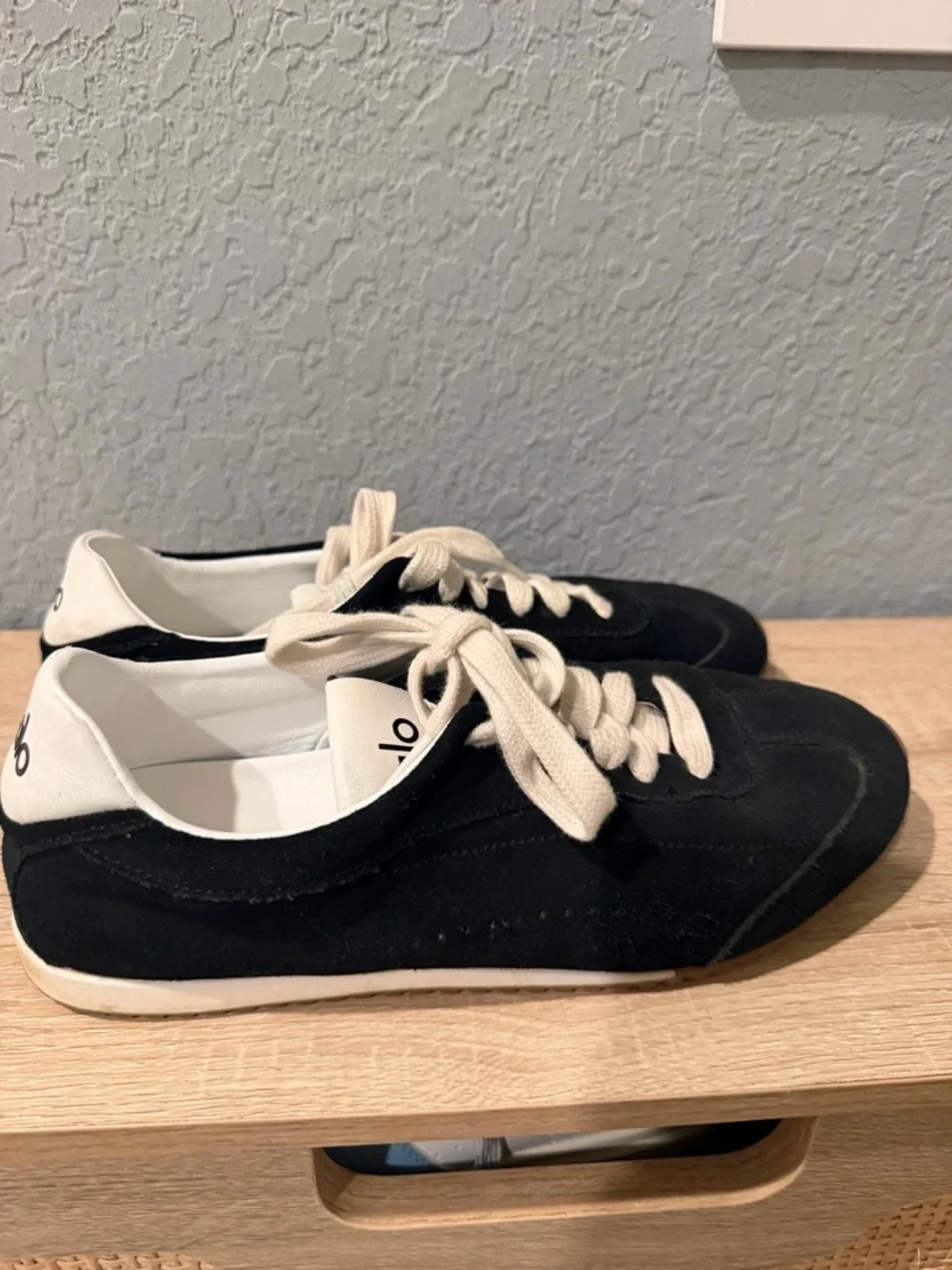 Women Alo Yoga Sunset Sneaker Black sz 8.5
